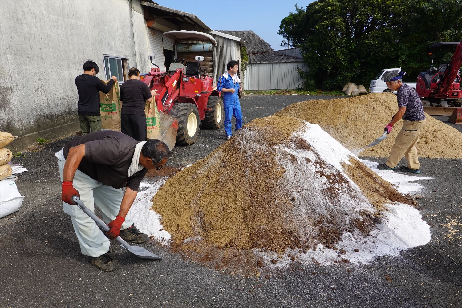 土づくり作業